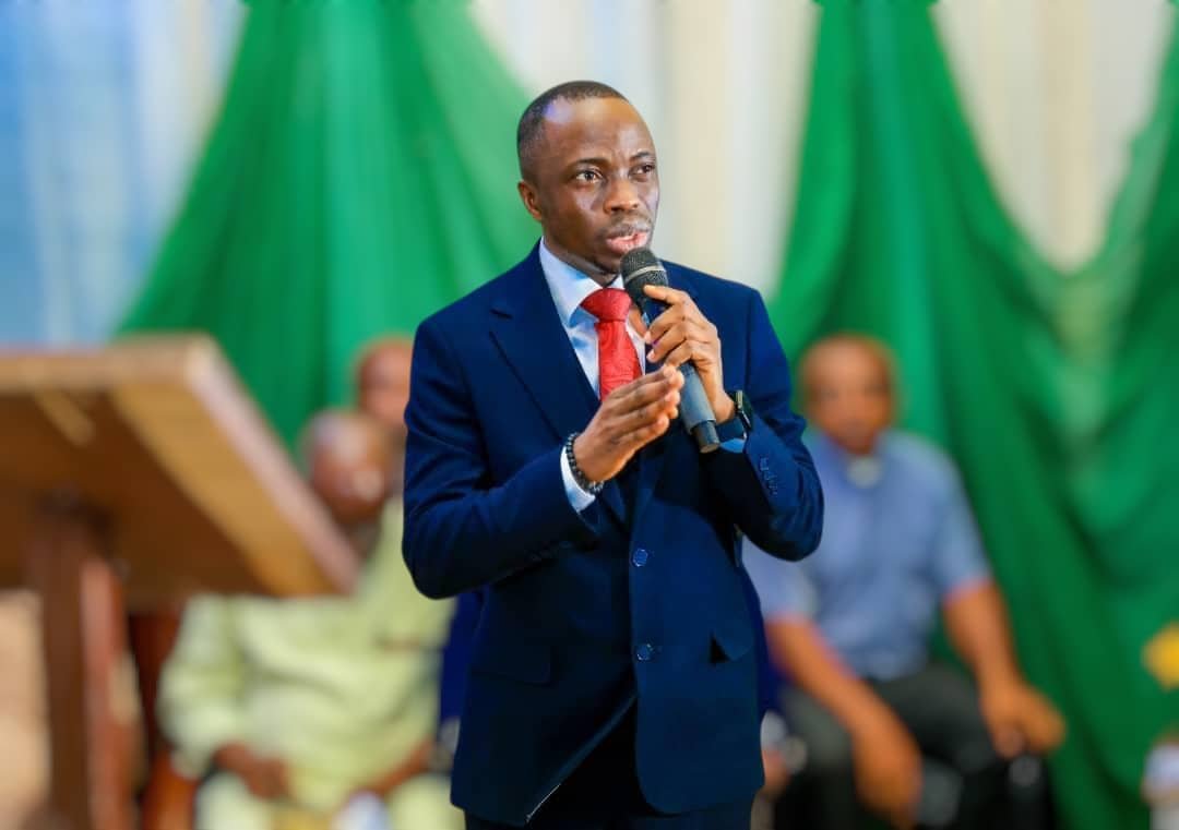 Dr. Yomi Jaye, the SPA on Health Enugu State, addressing the student nurses during the Maiden Matriculation ceremonies